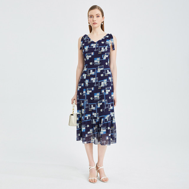 The same mall, the same Maziannuchun new blue printed V -neck dress, sleeveless vacation leisure lady
