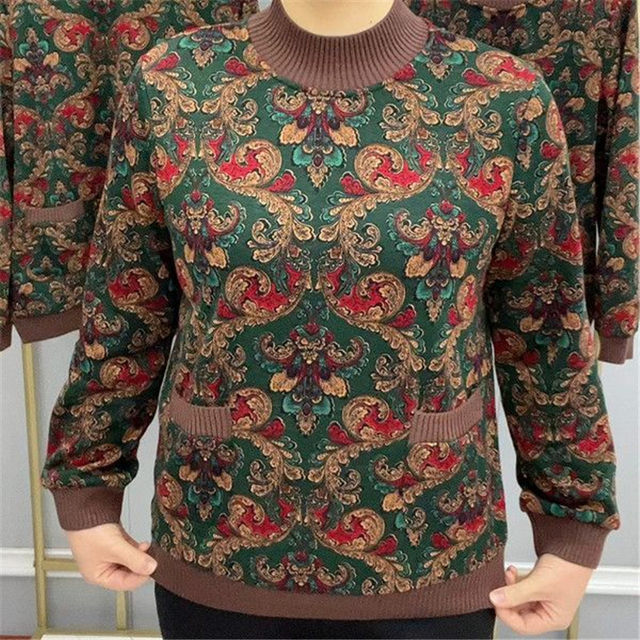 Fashionable mother suit plush velvet thickened base shirt 2024 winter middle-aged and elderly women's fashionable warm pocket top
