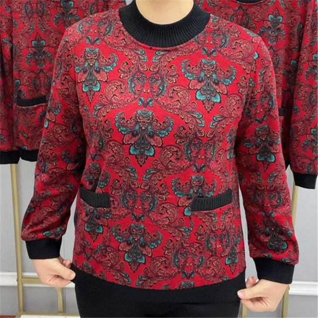 Fashionable mother suit plush velvet thickened base shirt 2024 winter middle-aged and elderly women's fashionable warm pocket top
