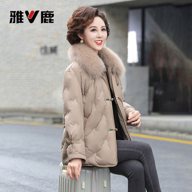 Yalu middle-aged and elderly fox large fur collar light down jacket female mother 2025 winter new warm casual jacket