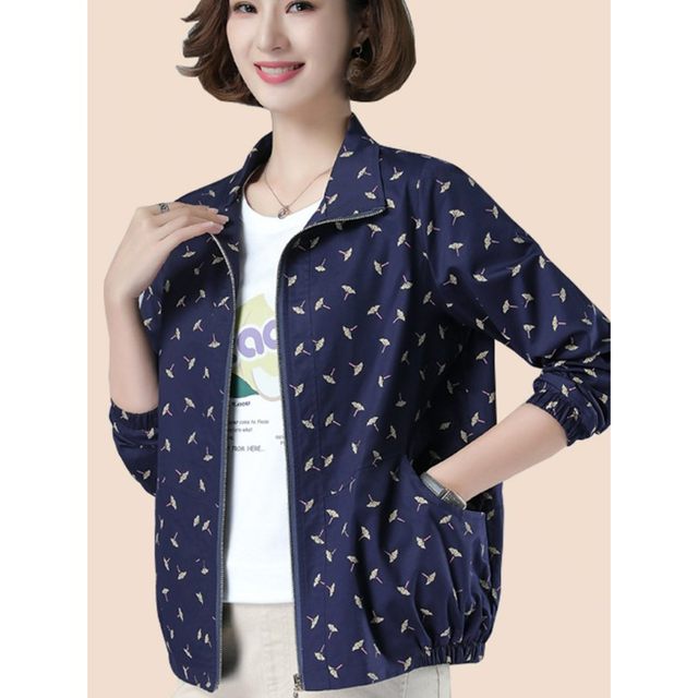 Middle-aged and elderly women's fashionable small coat spring and autumn new large-size jacket top mother pure cotton casual short jacket
