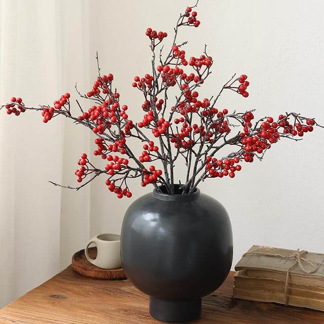 New Chinese style red currant fruit simulation flowers fake flower ornaments New Year decoration flower art living room flower arrangement red bean bouquet
