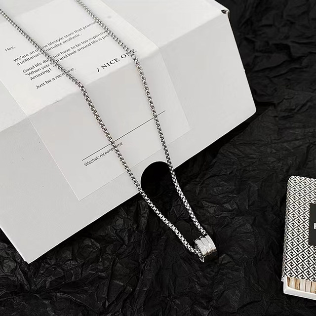 Autumn and winter pendant necklace men's design trendy daily sweatshirt chain American simple niche versatile boys' accessories