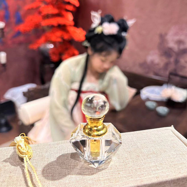 High -end agarwood bracelet Natural agarwood Buddha Mits and Crown Bracelet Protection Zhenzhen Zhenxiang Seika goods
