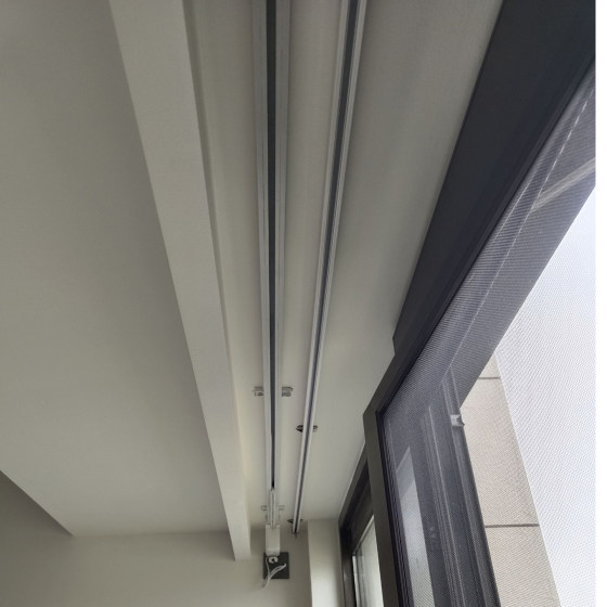 Nationwide door-to-door curtain installation services, Roman pole curved rails, straight electric curtain rails, and home repairs by masters in the same city