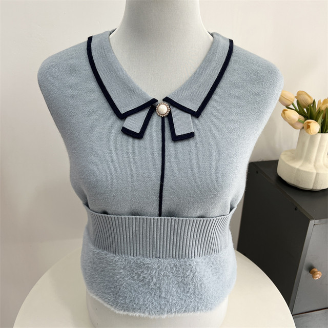 Mom's winter clothing 2024 new all-in-one velvet bottoming shirt middle-aged and elderly women's clothing plus velvet thickened warm sweater top clothes