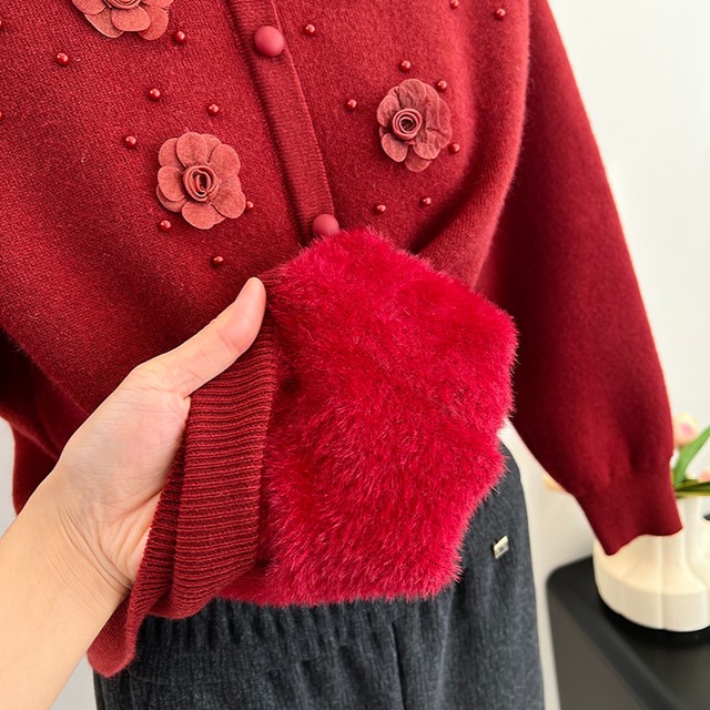 Western style mother's clothing autumn and winter all-in-one velvet sweater middle-aged and elderly women's three-dimensional embroidered top plus velvet thickened bottoming shirt