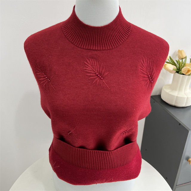 Integrated velvet and thickened mother's winter sweater 2024 new knitted top middle-aged and elderly women's half turtleneck bottoming shirt