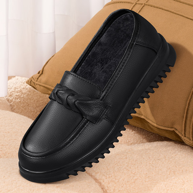 KFC non-slip work shoes, women's leather shoes that won't tire your feet after standing for a long time, winter warm plus velvet waterproof soft-soled mother's cotton shoes