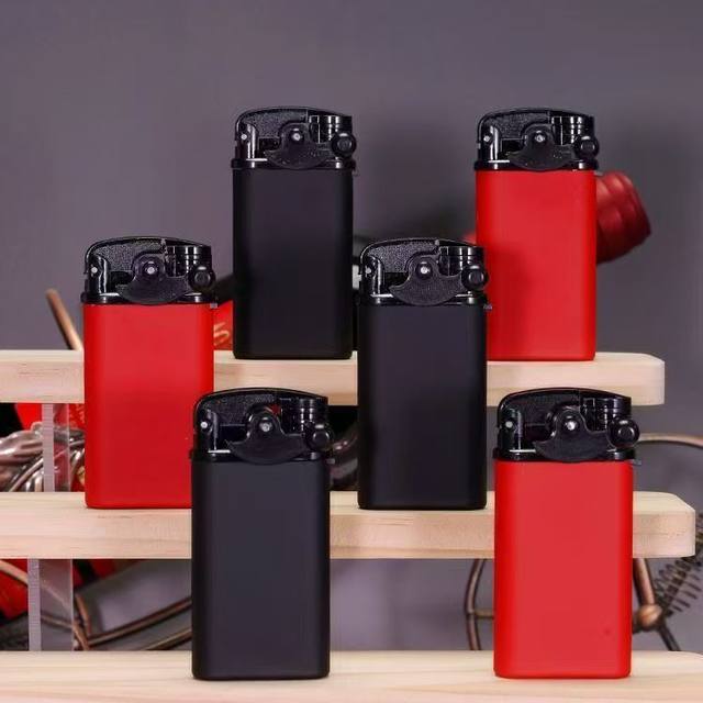 Metal iron shell rubber straight blue flame lighter household retail wholesale disposable windproof lighter inflatable