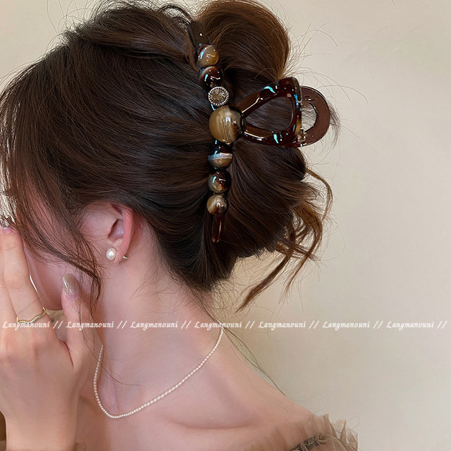 Temperament light luxury round beads high-end gripping clip for women with large hair volume back head shark clip large hair clip 2025 new style
