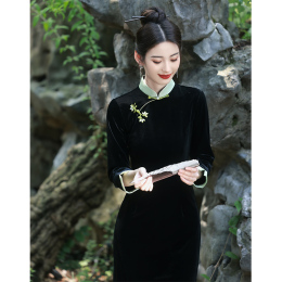 Black velvet cheongsam new autumn and winter 2023 long sleeves thin slim slim new Chinese improved Zen tea suit national style