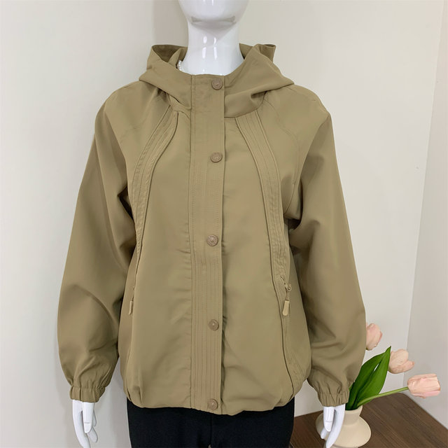 Middle-aged mother autumn jacket 2025 new spring and autumn fashionable hooded top middle-aged and elderly women's short large-size jacket