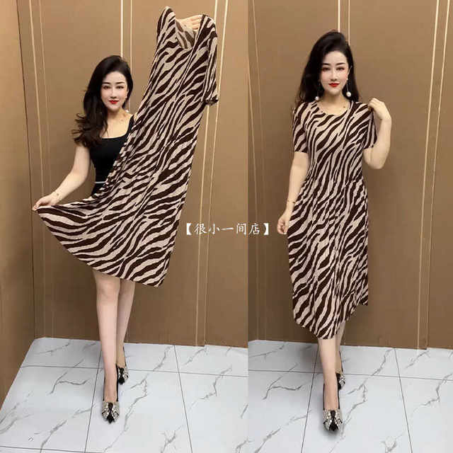 High -end women's fashion casual striped round neck dress summer models loose, foreign size large size over -the -knee short -sleeved skirt