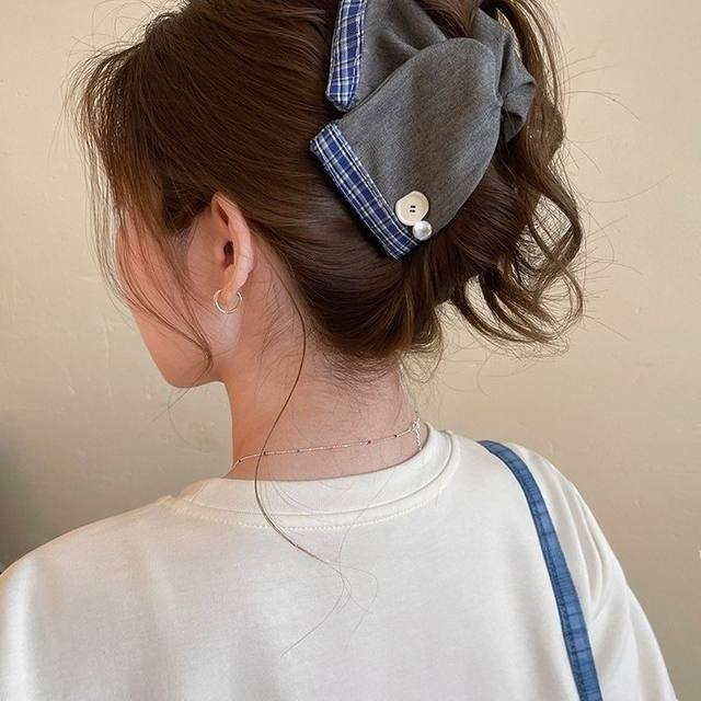 
Korean retro triangle clip female high-end 2025 new large-size shark clip hairpin back head hair tie