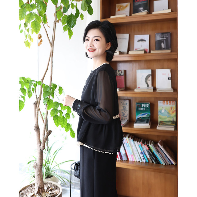 Fengzhu high-end black lace spliced ​​round neck long-sleeved shirt 2025 spring and summer new women's chiffon shirt top
