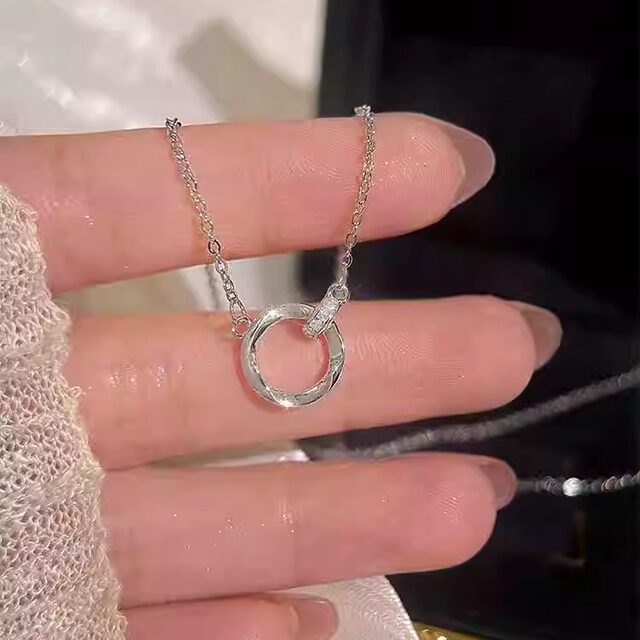 The loop is intertwined with Mobius titanium steel necklace Little Red ...