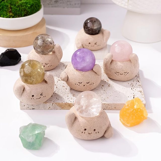 Natural crystal balls, small bean ornaments, office desktop, work, cute creative desktop, make money, small ornaments
