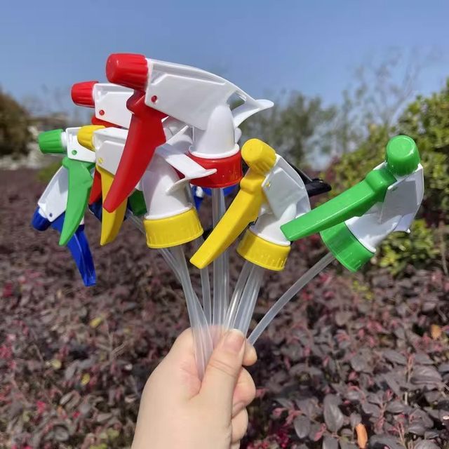 Drink bottles of cola Sprite Gardening Gardening Flower Spray Accessories Small sprinkler Warling Booth Together

