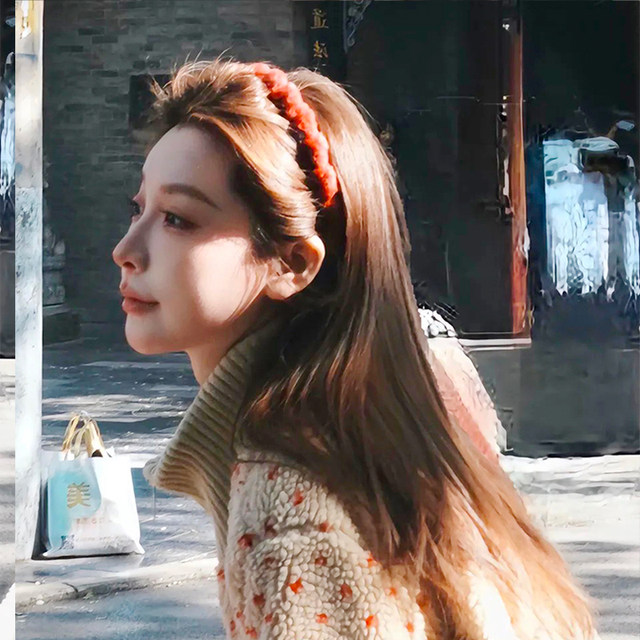 Red plush wavy hairband for women 2025 new daily external wear hairpin high cranial head jewelry anti-slip red headband
