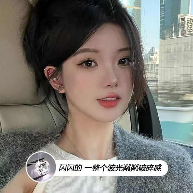 Exquisite super flash earrings for women's ear piercing light luxury high-end earrings 2025 new popular ear bone nail temperament ear decoration
