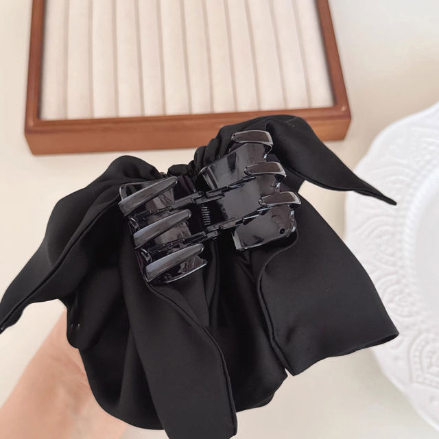 Korean version of satin skirt clip for women 2025 new high-end half-tie temperament hair clip for back of head low stern shark clip