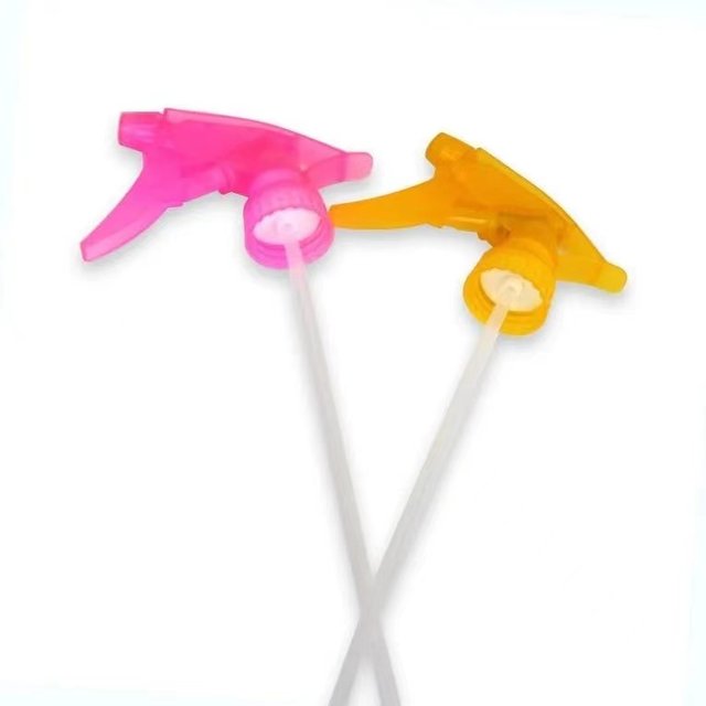 Drink bottle universal nozzle spray water romance spray spray gardening flower hand -pressed atomized small hairdressing home nozzle
