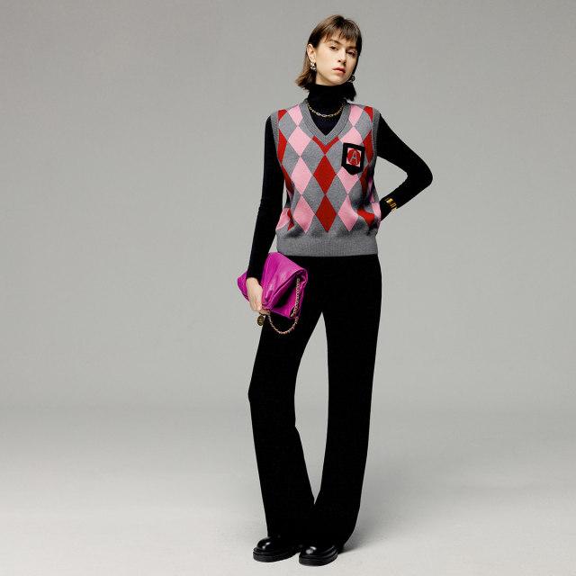 Yanyu V -neck sweater Women's winter 2023 new contrasting top temperament, commute vest vest velocity sweater
