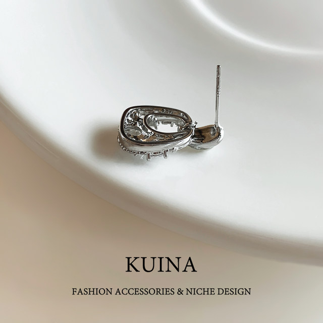 French light luxury geometric full diamond earrings, feminine earrings, fashionable and high-end earrings, exquisite small fragrant earrings