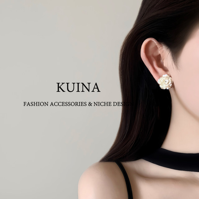 White camellia earrings for women, French style, light luxury, high-end, temperament, niche, unique and beautiful earrings