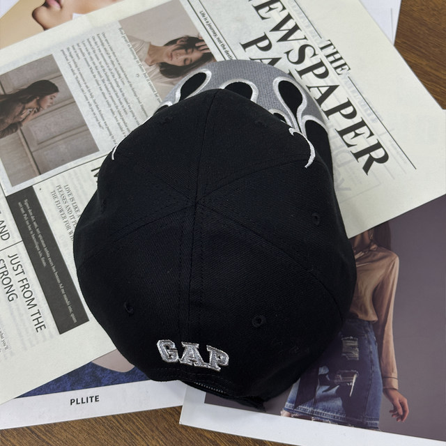 Kanye Kanye's same hat with flame baseball cap showing his face in small summer versatile baseball cap for men and women's personality hip-hop
