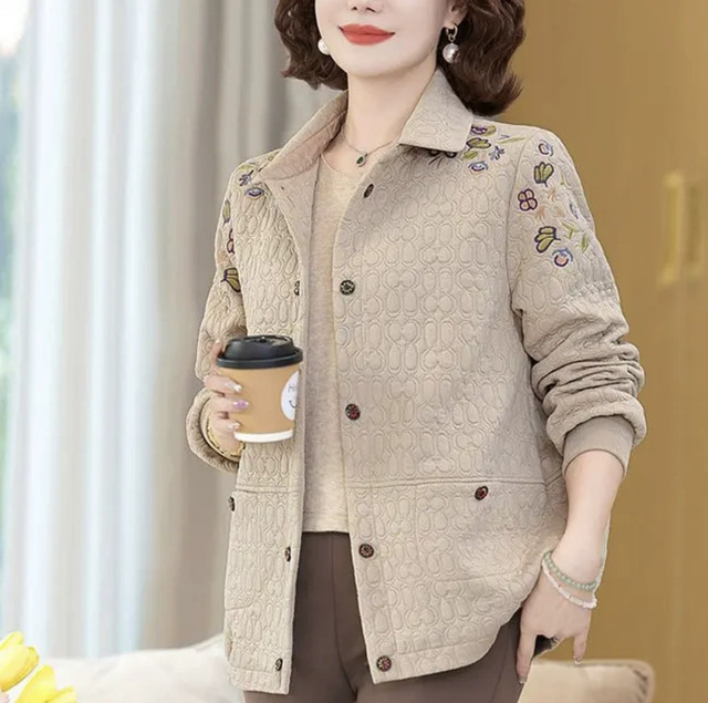 New autumn style versatile and fashionable embroidered lapel jacket jacket middle-aged mother wear large size loose casual top

