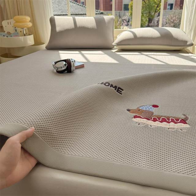 
Category A maternal and infant grade marine silk ice bean mat three-piece mattress cool summer ice silk mat summer air-conditioned mat