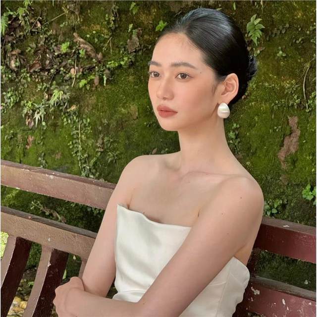 Silver brushed water drop earrings for women light luxury high-end earrings French retro exaggerated wide face versatile earrings ear clips