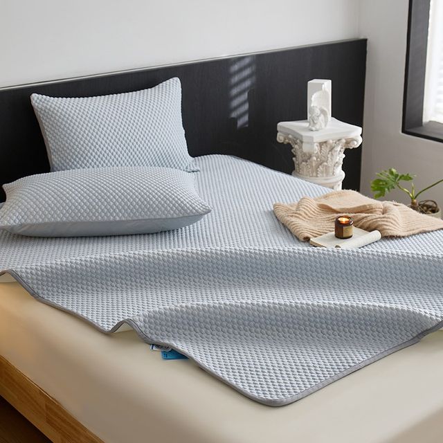 
Category A maternal and infant grade summer ice bean mat three-piece set ice silk mat machine washable bed sheet air-conditioned mat sheet