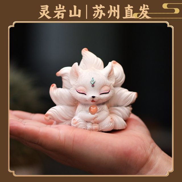 Painted nine-tailed fox car center console decoration for women, desktop cute K little fox peach blossom decoration for women with ball