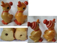 Резиновая игрушка 老胶皮玩具 怀旧 软胶捏响娃娃pv281/451 戴红白条帽子的小鸭