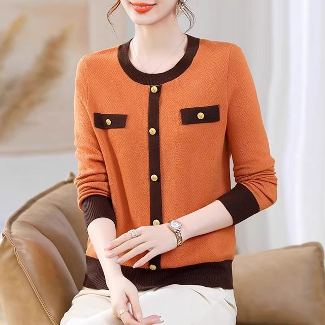 Young mother autumn fashion cardigan temperament sweater 2025 new style middle-aged and elderly women's knitted base shirt
