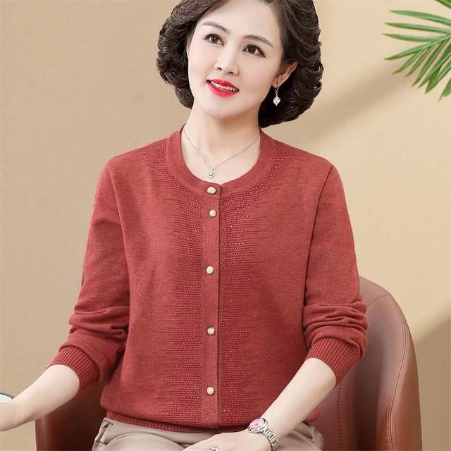 Middle-aged and elderly women's autumn knitted thin cardigan fashionable sweater coat 50-year-old mother's spring and autumn sweater short jacket
