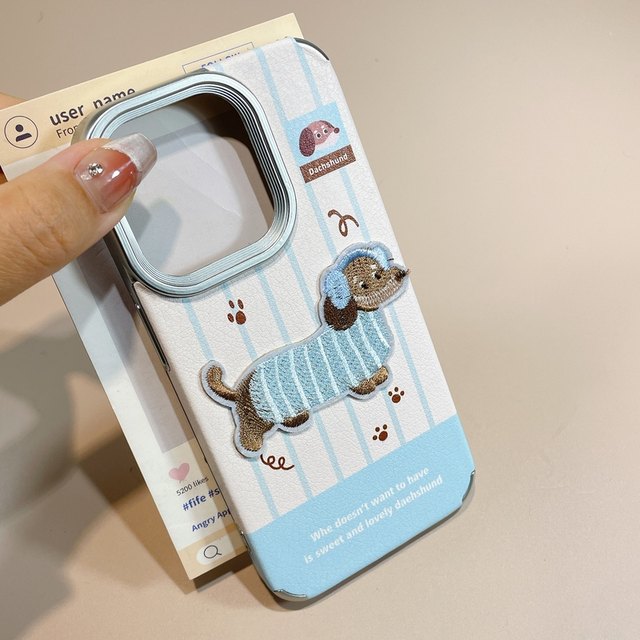 Cute embroidered sausage dog suitable for iPhone16 mobile phone case Apple 16promax leather 15/15pro new style 13/14 all-inclusive 14pro female 14pm lanyard 16pro fashion mate70