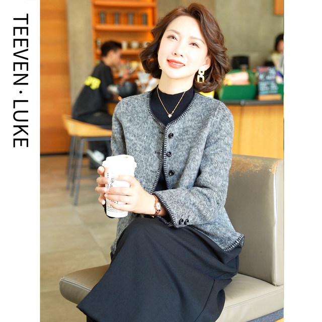 2025 new autumn and winter new middle-aged and elderly mothers' short double-sided woolen coats and coats make small people look taller