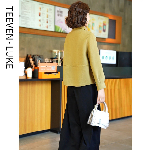 Autumn and Winter 2025 middle-aged and elderly temperament mothers wear short double-sided wool coats to look tall and small coat for women