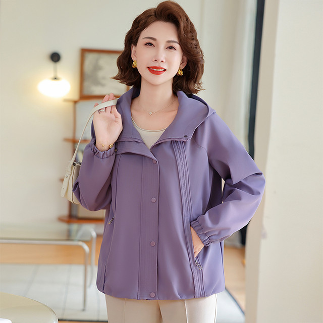 Mom autumn casual windbreaker jacket 2025 new style middle-aged and elderly women loose large size dignified hooded top 40