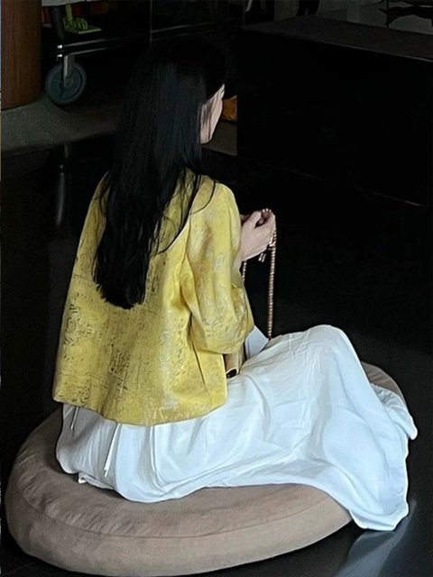 The counter withdraws women's clothing with high-end feel and super good looking old Qian style new Chinese style Tang style yellow satin jacquard jacket