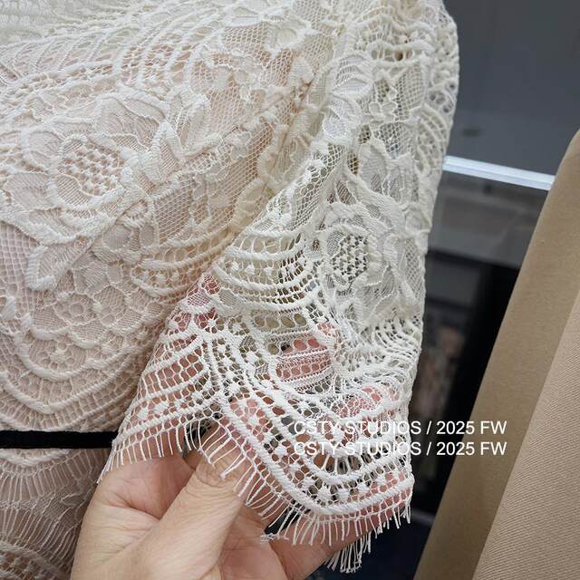 French style V-neck lace short-sleeved dress for women in spring and summer socialite temperament waist-hugging and slimming skirt

