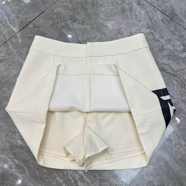 Simple and classic striped print commuting casual anti-exposure short skirt European and American skirt 2025 spring and summer
