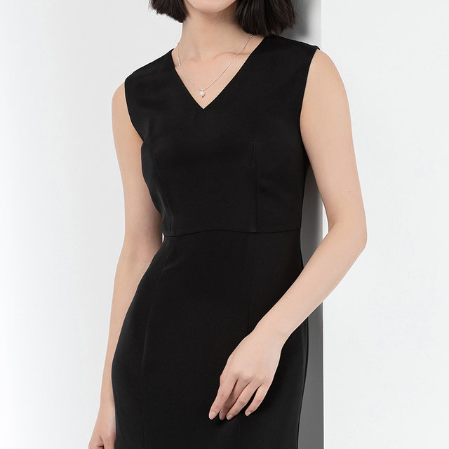 Famous Teacher Road Black V -neck -of -sleeveless A -line dress Female Summer New Slim Mid -Waist Lady Momas