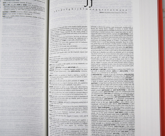 Original English version The Chambers Dictionary 13th Edition Chambers English Dictionary 13th Edition Hardcover English version Imported original English book