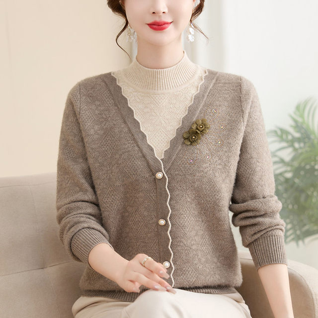 2025 new fake two-piece knitted sweater for middle-aged and elderly women, thickened velvet sweater, mother's winter wear, inner layering shirt
