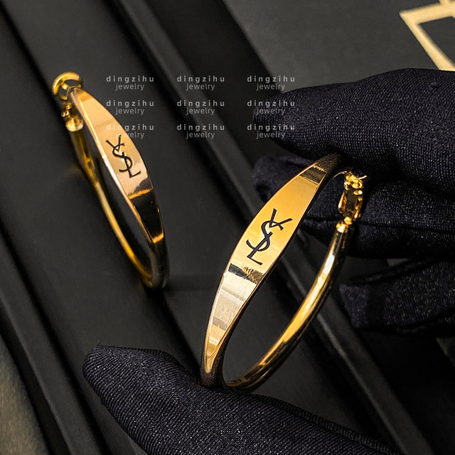 
Golden letters large circle earrings for women in Europe and America retro temperament high-end earrings exaggerated and atmospheric design earrings